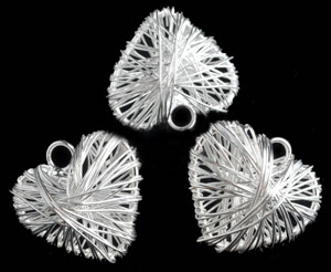 Breloque de métal, pendentif en forme de cœur . Code: D10491 --- Metal Coeur 27x22 Argente---